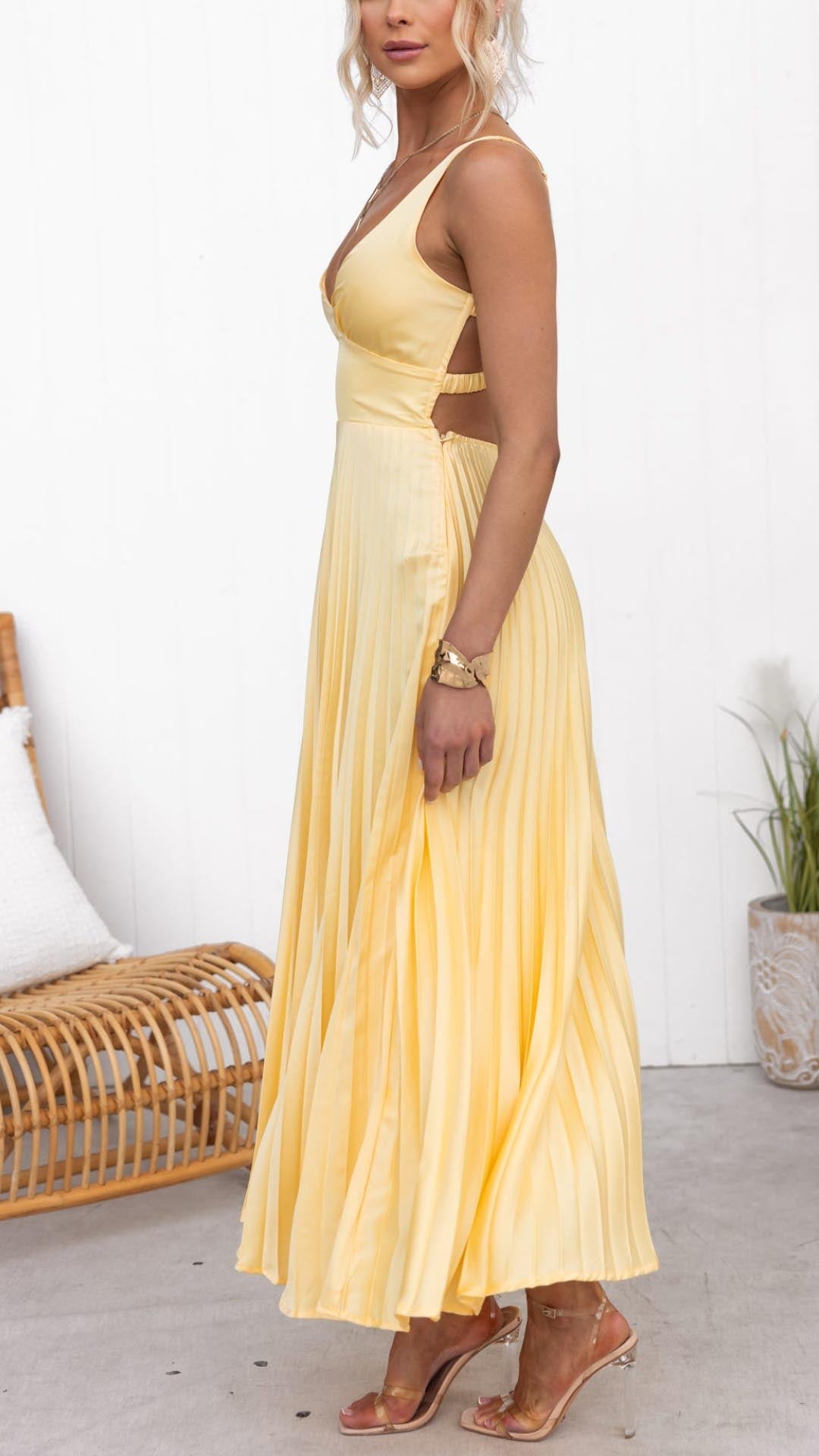 Aby | Gele maxi-jurk met geplooide V-halslijn